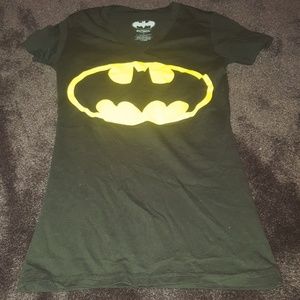Small batman v neck tshirt